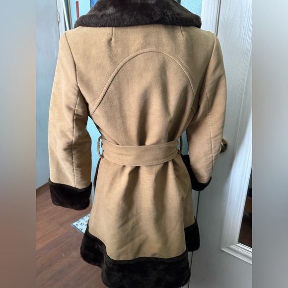 Genuine Heeksuede, brown trim w/ tan color Jacket, size Small - Picture 6 of 7